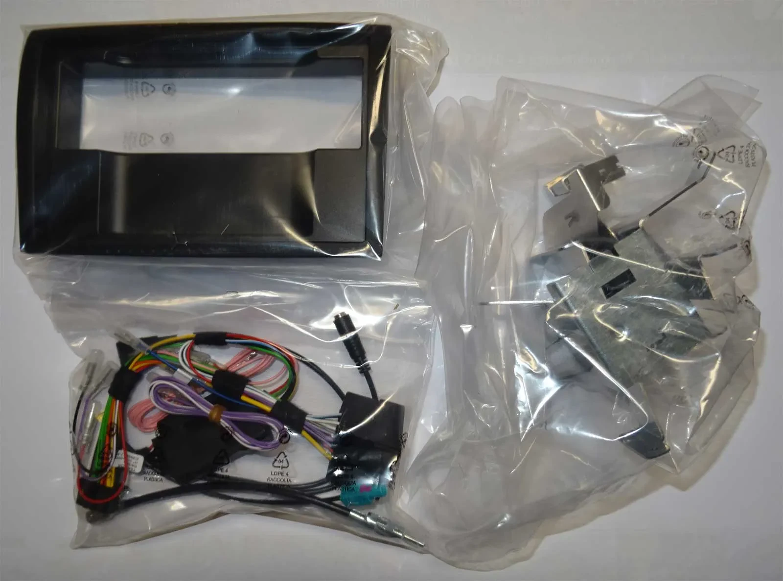 Pioneer CA-HR-FD7-E950.001 Einbausatz für SPH-EVO950DAB für Fiat Ducato 7 Jumper