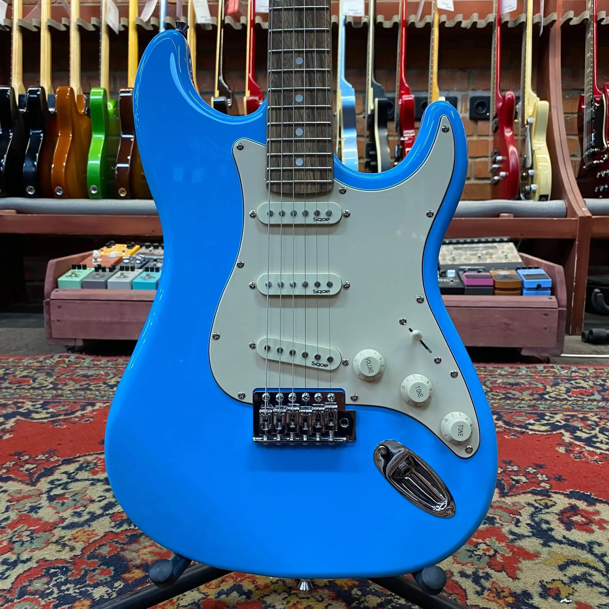 Электрогитара SQOE SEST200 Stratocaster SSS Sky Blue