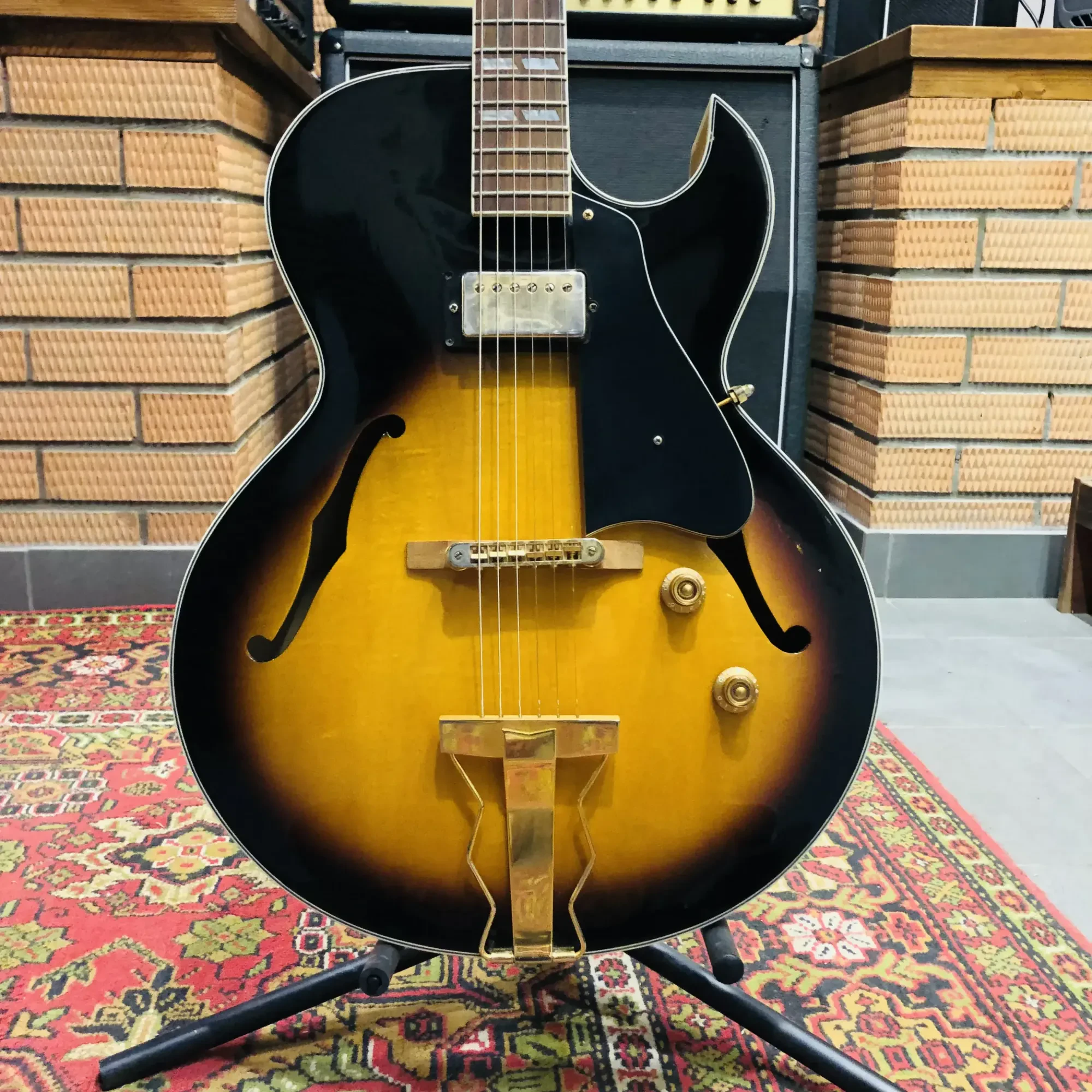 Полуакустическая гитара Burny RFA70 BS China 2010 w/case