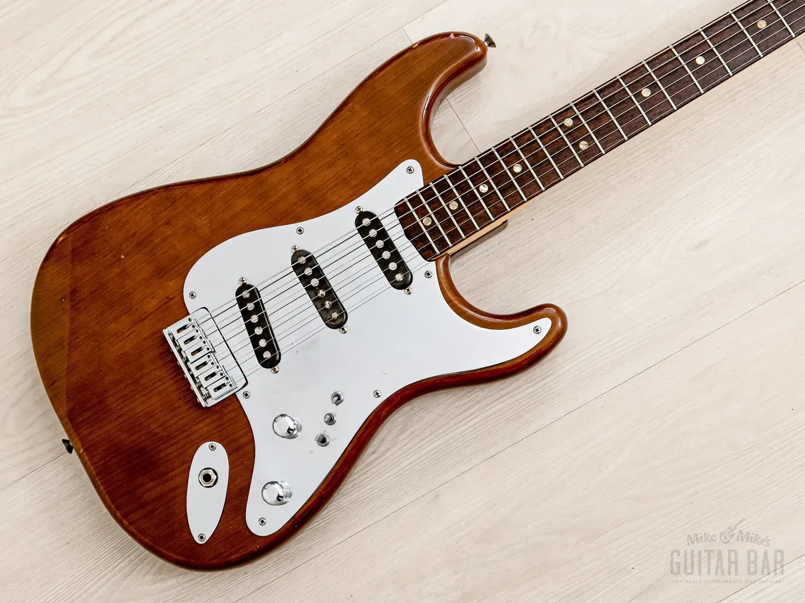 Б/У электрогитара Fender Stratocaster Hardtail 1980 Mocha с звукоснимателями F500T и кейсом