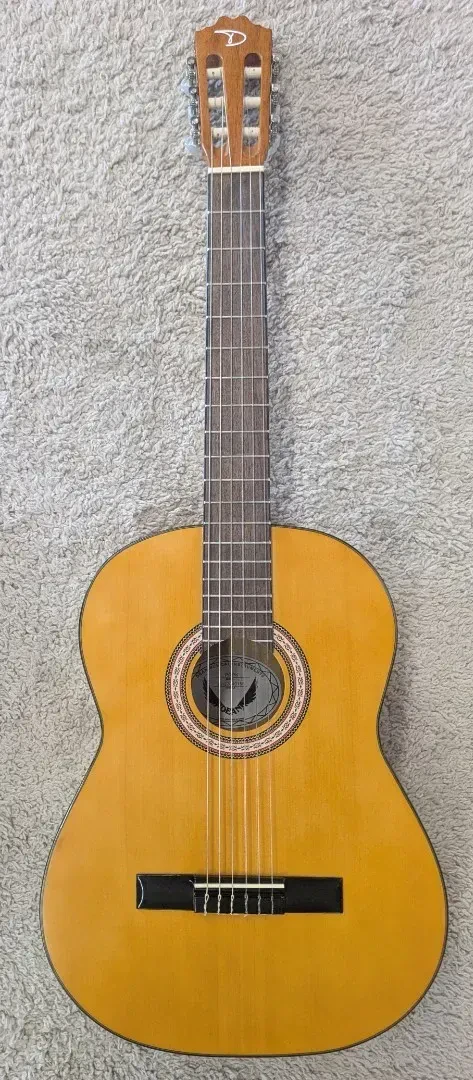 Б/У Классическая гитара Dean Guitars PC PK (набор) с чехлом, подставкой для ноги и тюнером