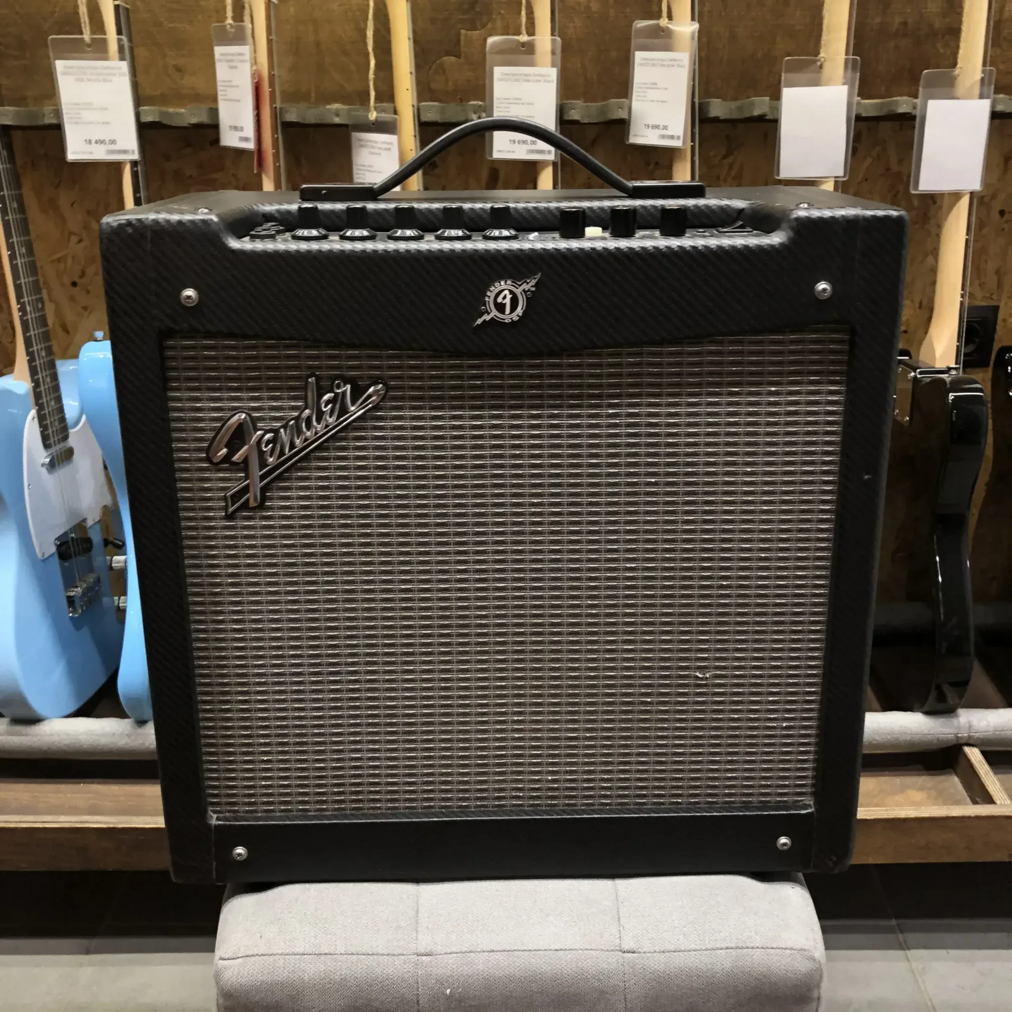 Комбоусилитель для электрогитары Fender Mustang II V.1 China 2015