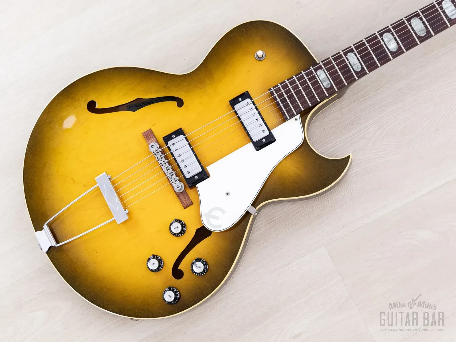 Б/У Электрогитара Epiphone Sorrento E452TD 1966 Thinline Hollowbody с бирками, кейсом