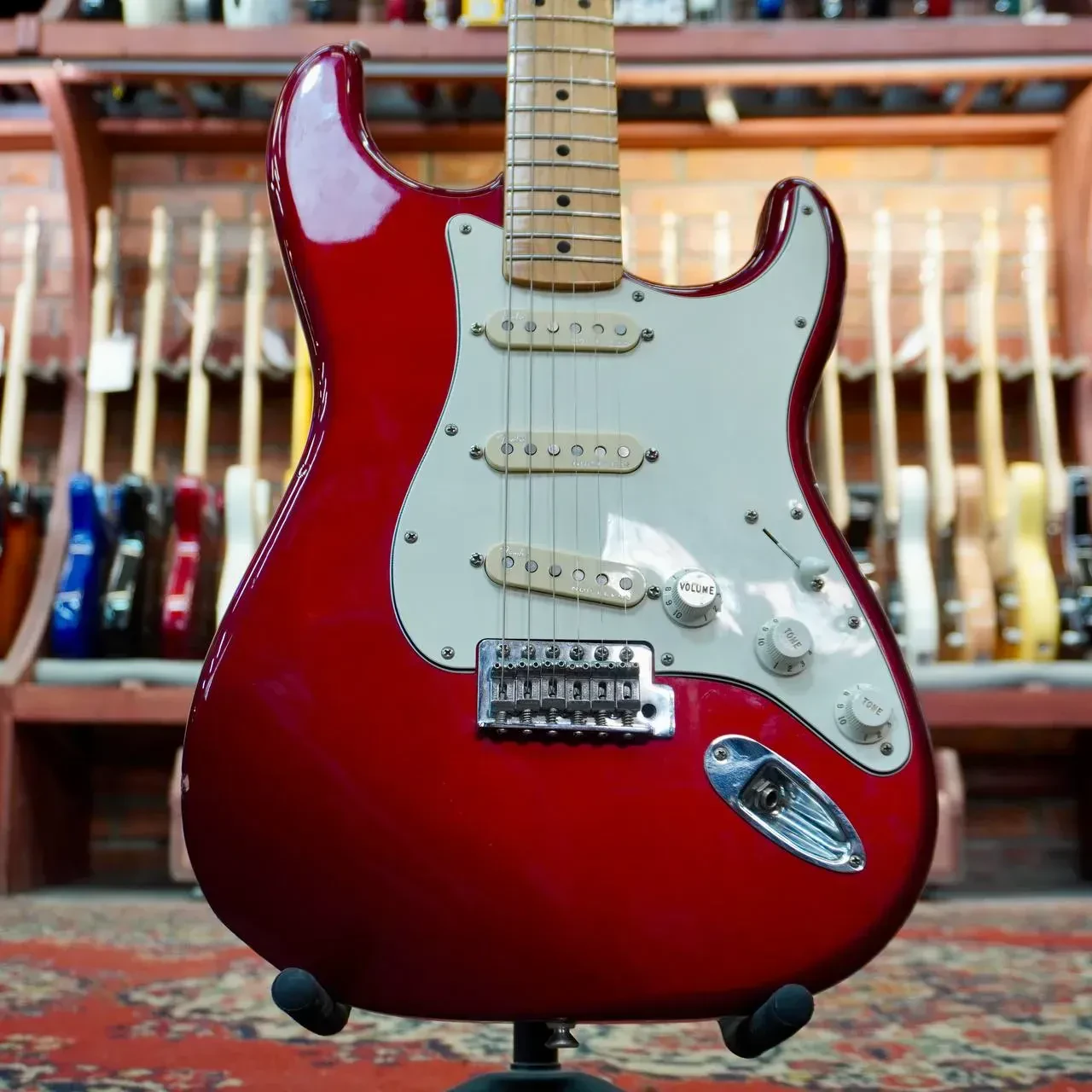 Электрогитара Fender Stratocaster Standard Candy Aple Red S-S-S Mexico 2000's