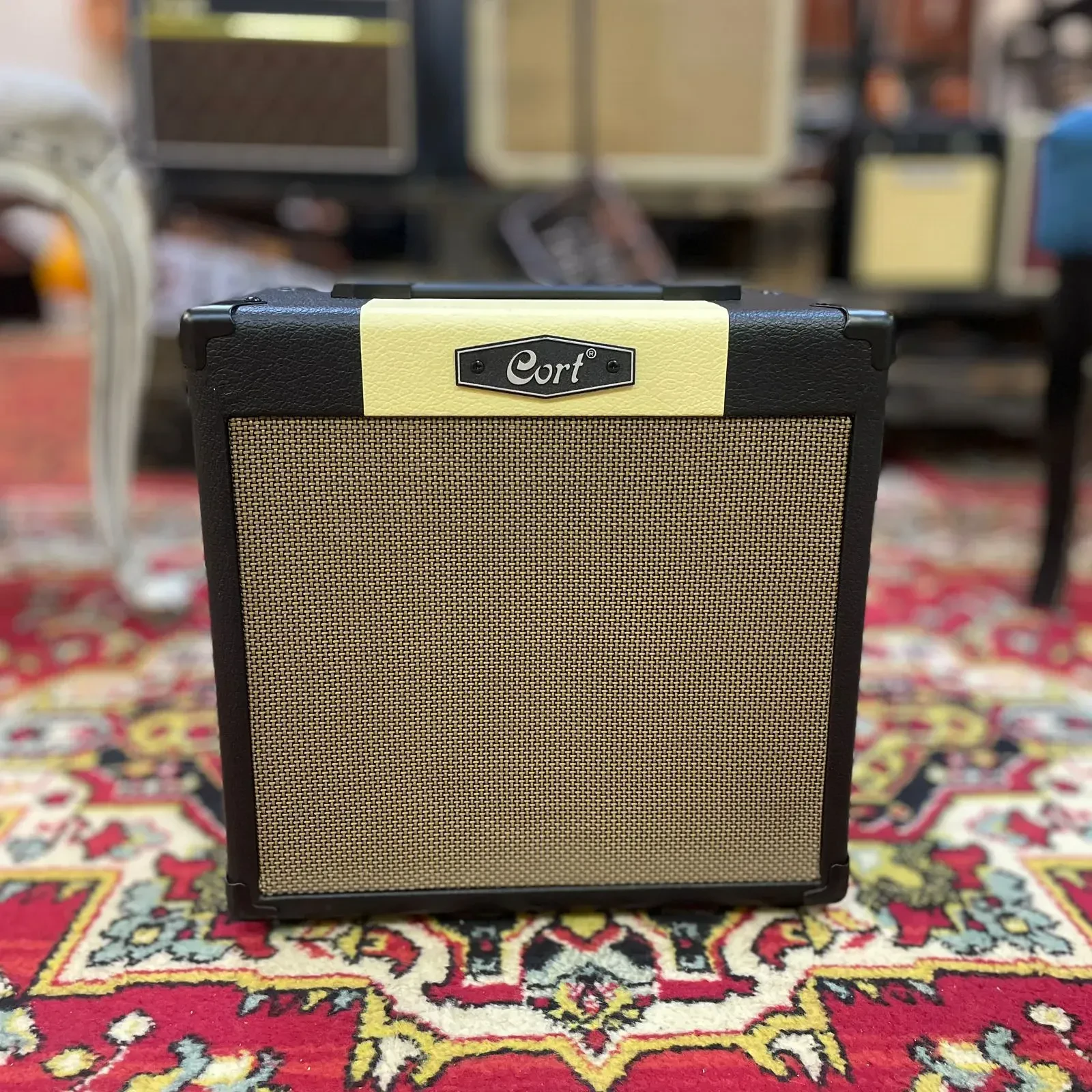 Комбоусилитель для электрогитары Cort CM15R Black China 2023
