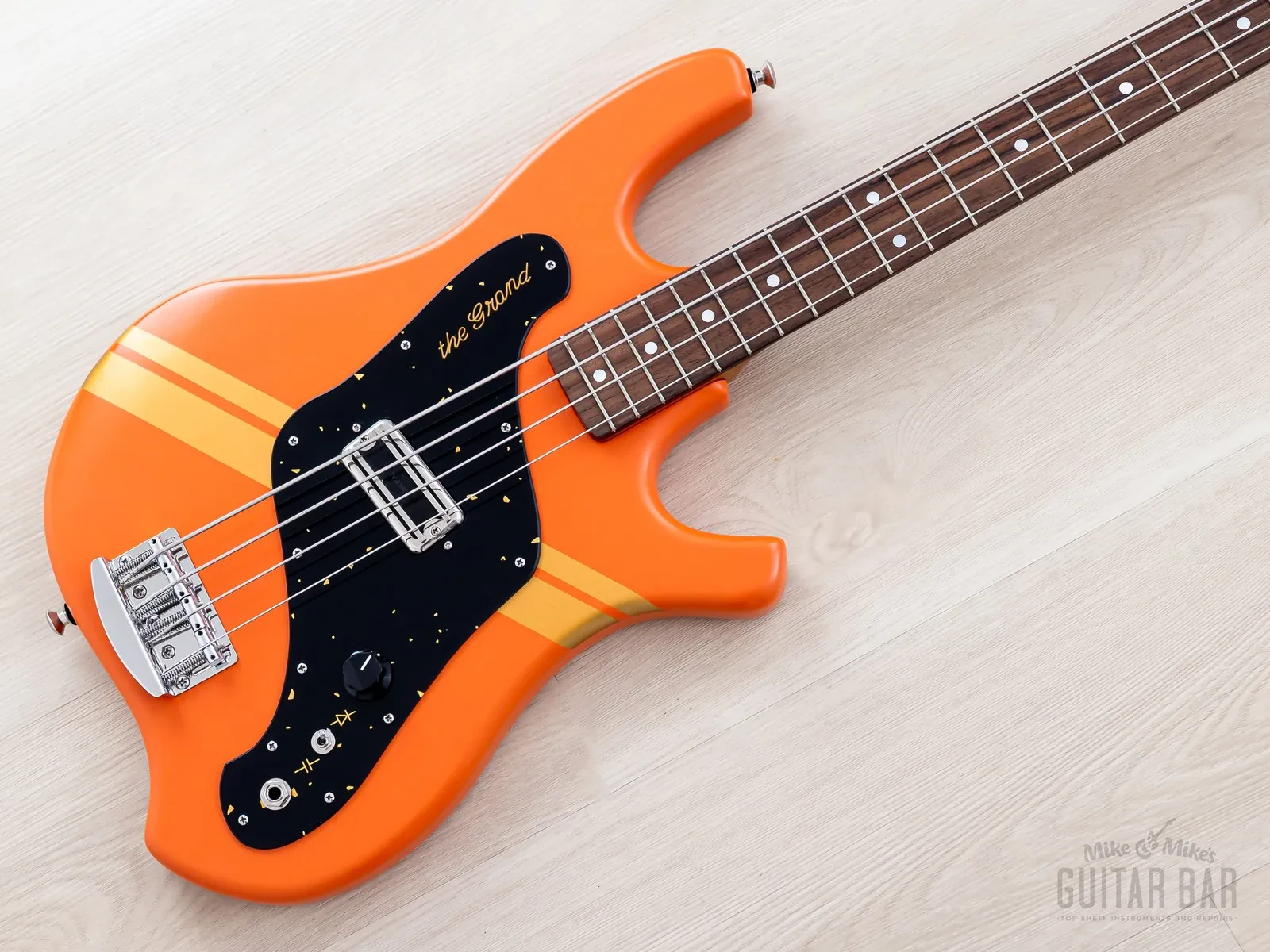 Б/У Бас-гитара Serek The Grand, Short Scale, Capri Orange Competition, с встроенным fuzz