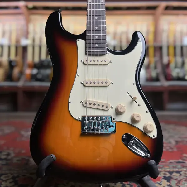 Электрогитара DeMarco DMSEST200 Stratocaster SSS Sunburst