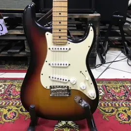 Электрогитара Fender Highway One Stratocaster SSS 3-Color Sunburst Gigbag USA 2000s