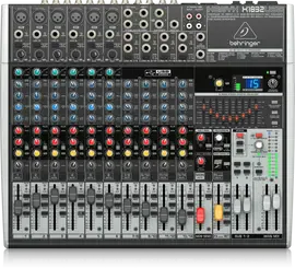 Аналоговый микшерный пульт Behringer Xenyx X1832USB