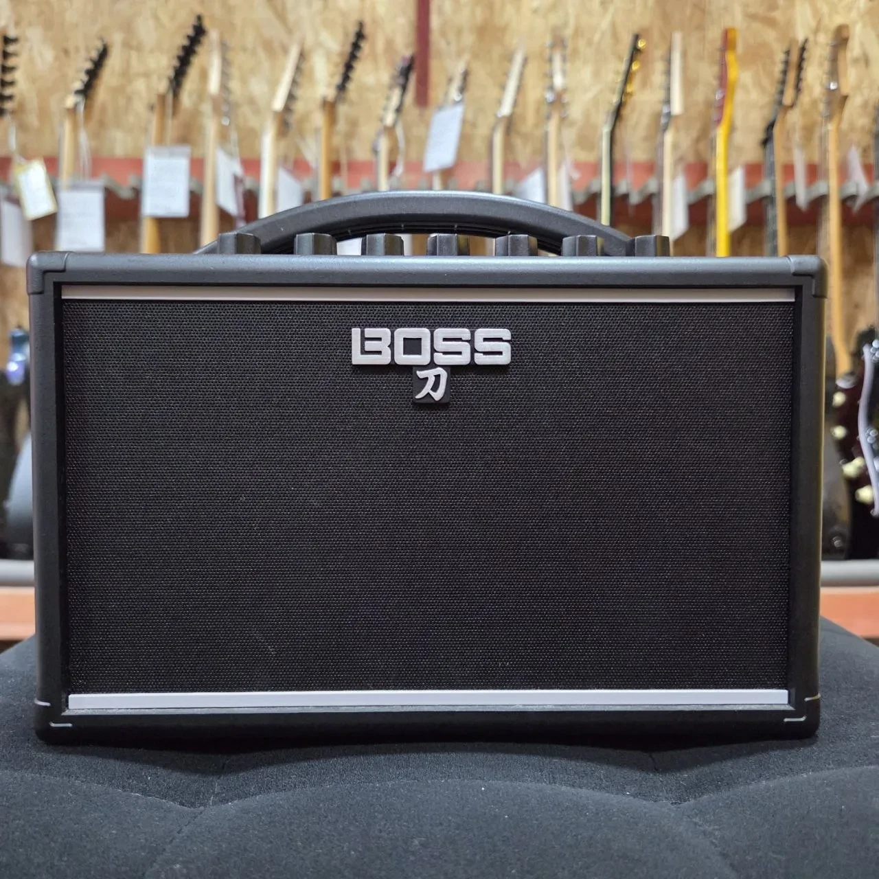 Комбоусилитель для электрогитары Boss Katana Mini 7W China 2020's