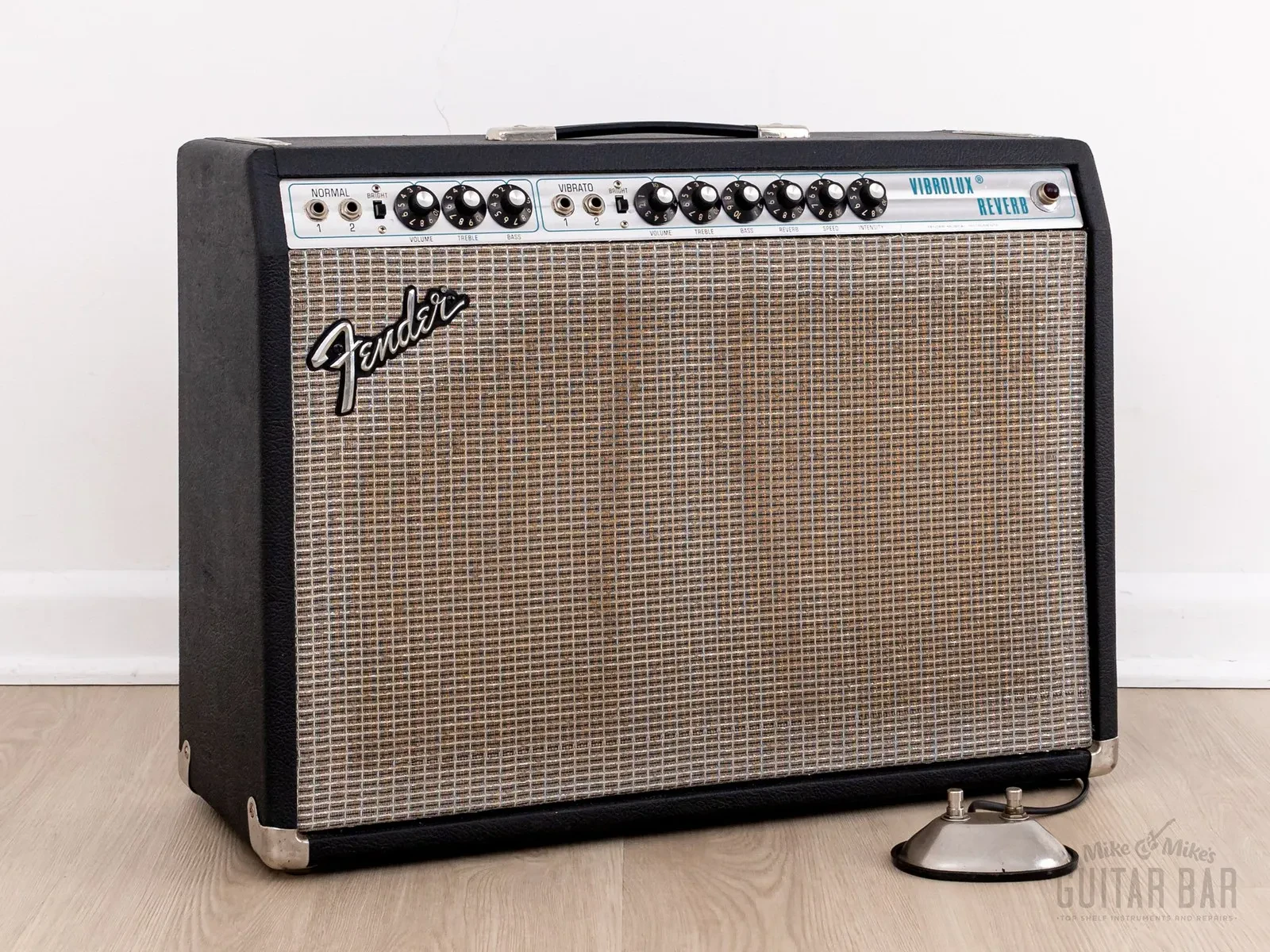Б/У Гитарный комбоусилитель Fender Vibrolux Reverb Silverface 1976 ламповый 2x10" динамики CTS Alnico с футсвитчем
