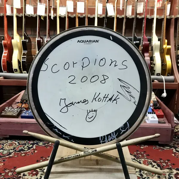 Пластик для барабана Aquarian 14" Hi-Energy Snare Batter с автографом группы Scorpions