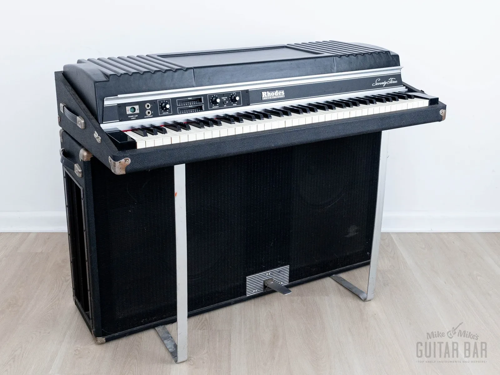 Б/У Электропианино Rhodes Suitcase 73 Mk II 1979 73-Key с Janus Preamp