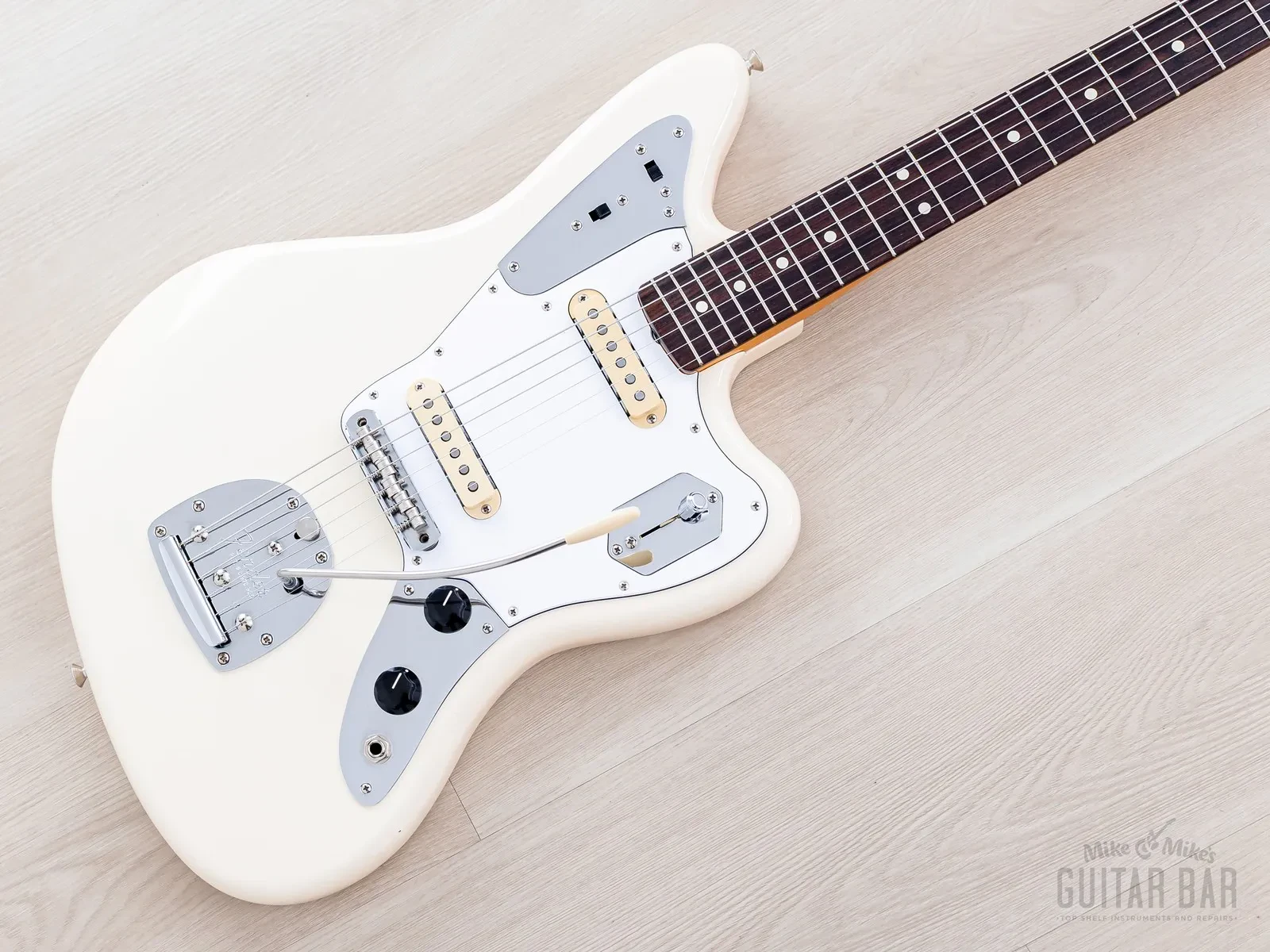 Б/У Электрогитара Fender Johnny Marr Jaguar 2023 с кейсом, ярлыками