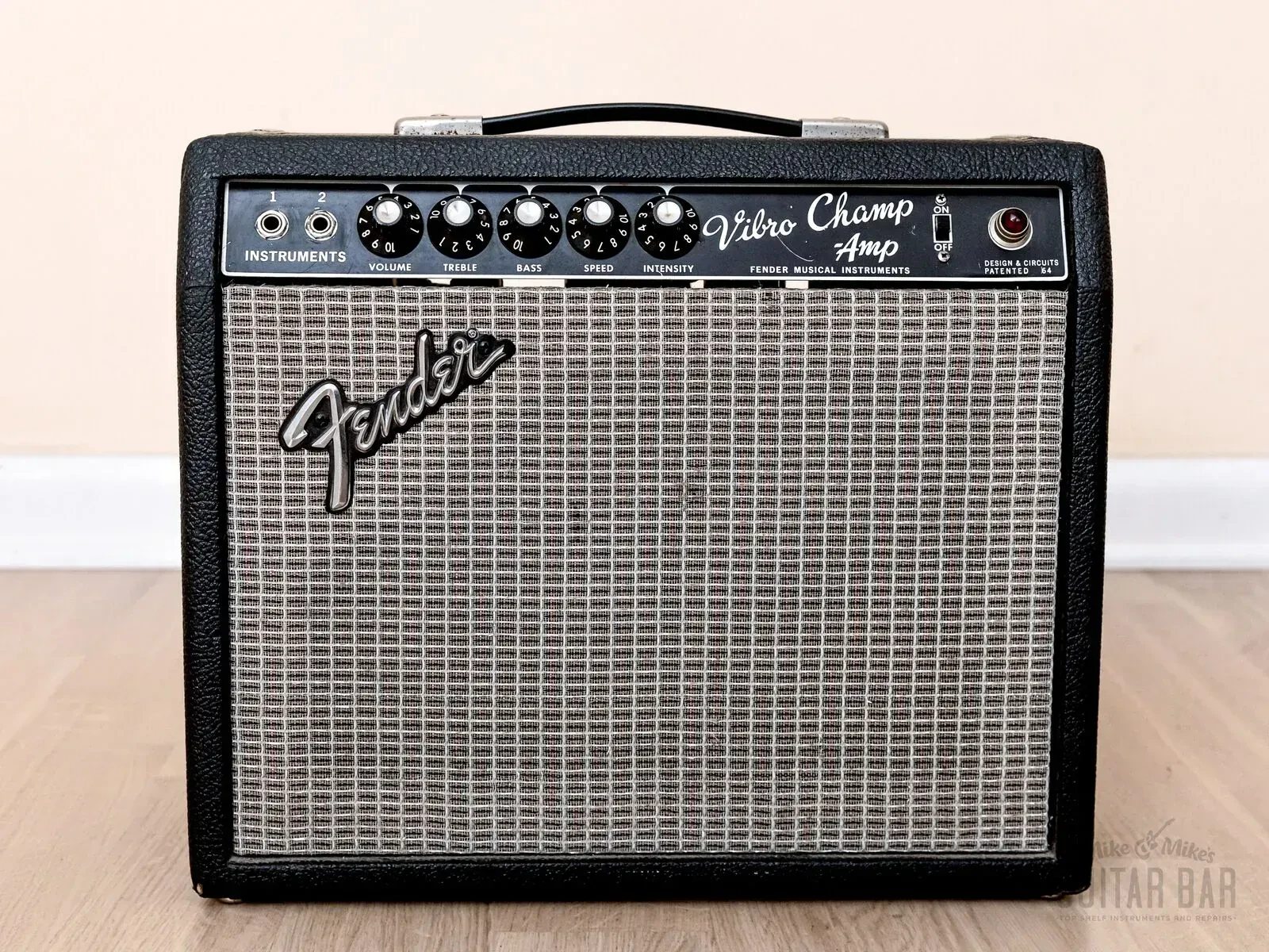 Комбоусилитель для электрогитары Fender Vibro Champ Black Panel 5W 1x8 USA 1965