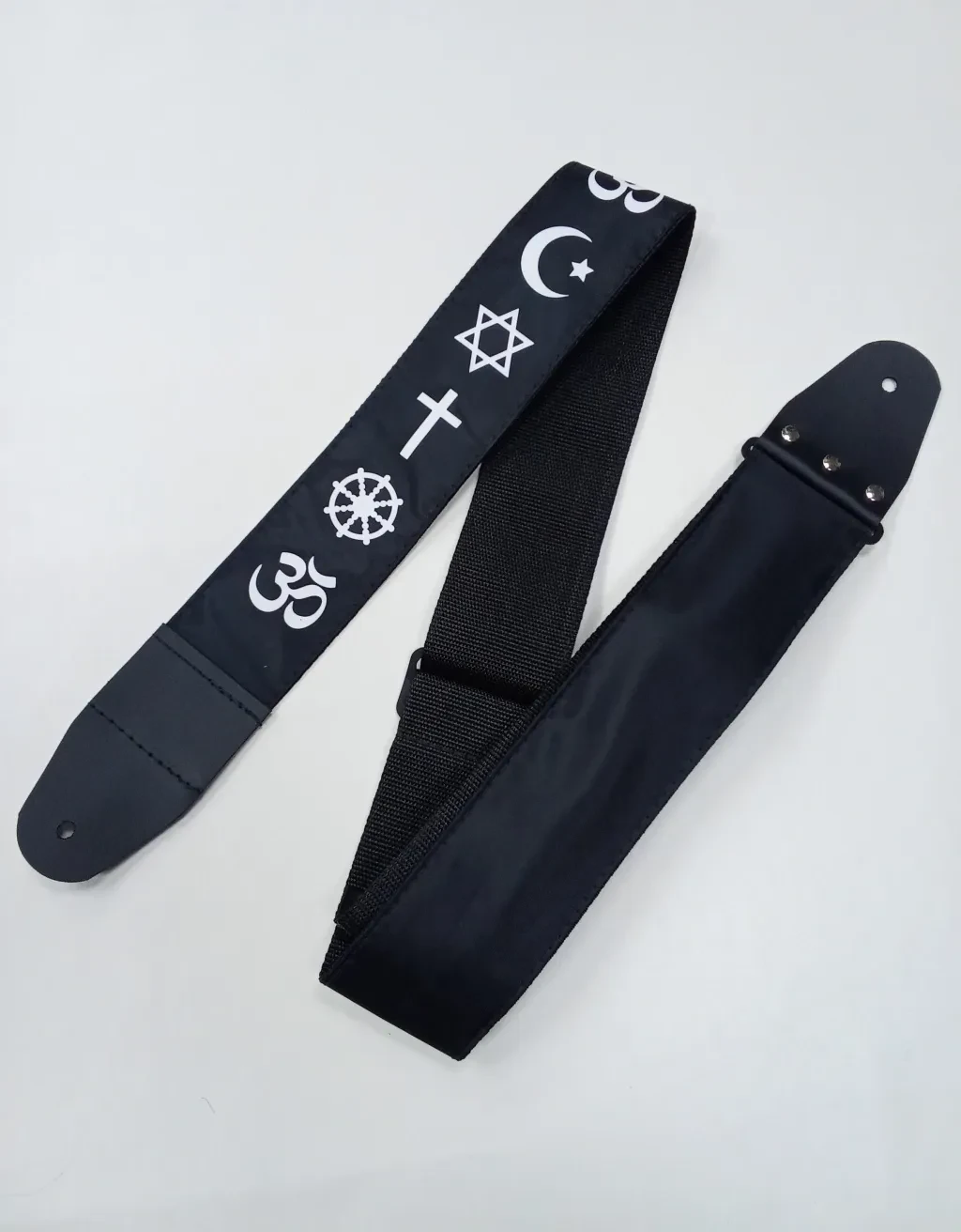 MZ-RGE-7-1ApSymbolsBk Ремень для гитары, черный, аппликация Символы, MEZZO