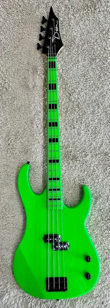 Dean CZONE BASS NG Custom Zone 4-String Bass Guitar Nuclear Green