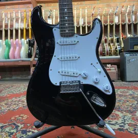 Электрогитара Fender Stratocaster Standart S-S-S Black Mexico 2013