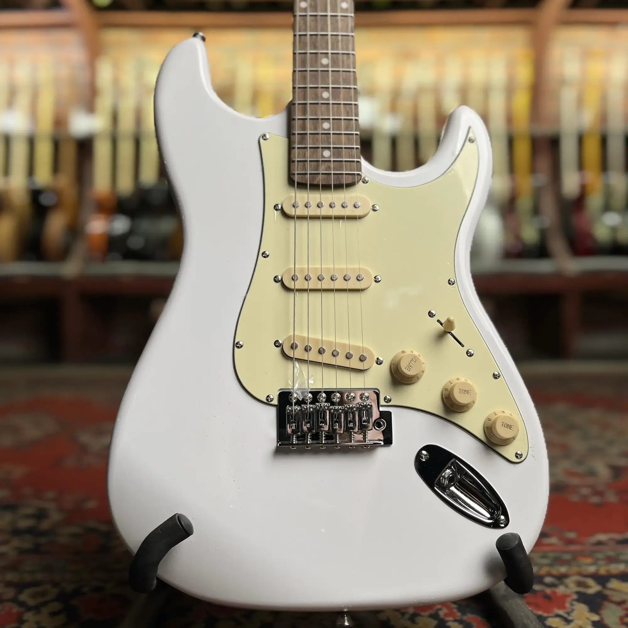 Электрогитара DeMarco DMSEST200 Stratocaster SSS White