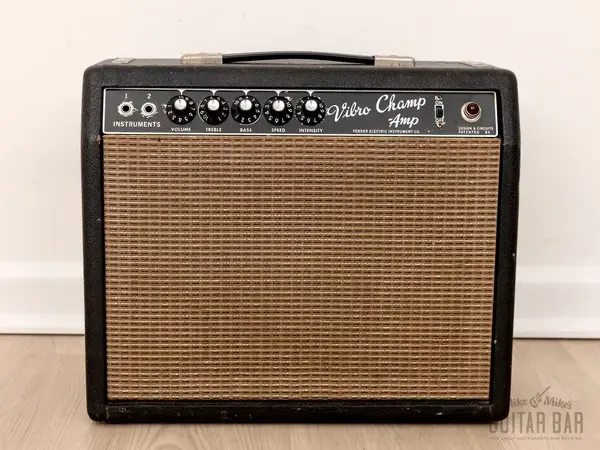 Комбоусилитель для электрогитары Fender Vibro Champ Black 5W 1x8 USA 1965