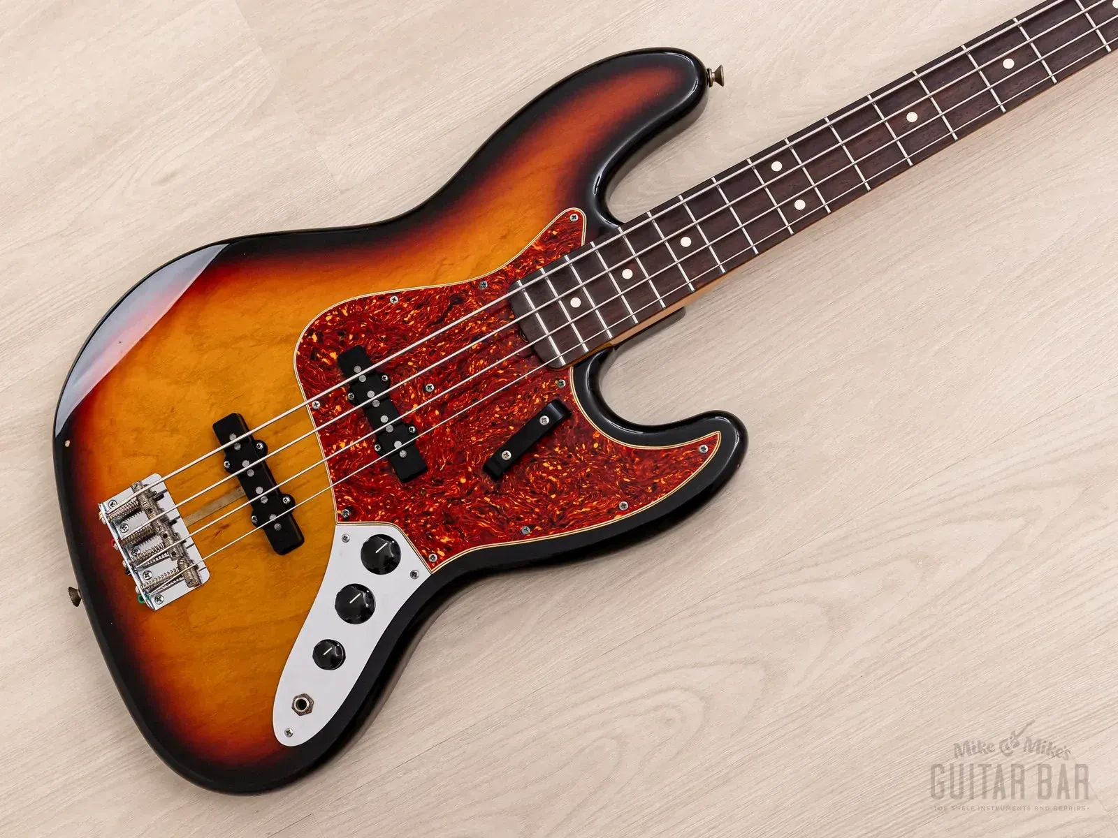Б/У бас-гитара Fender Custom Shop 1962 Jazz Bass 1992 с кейсом