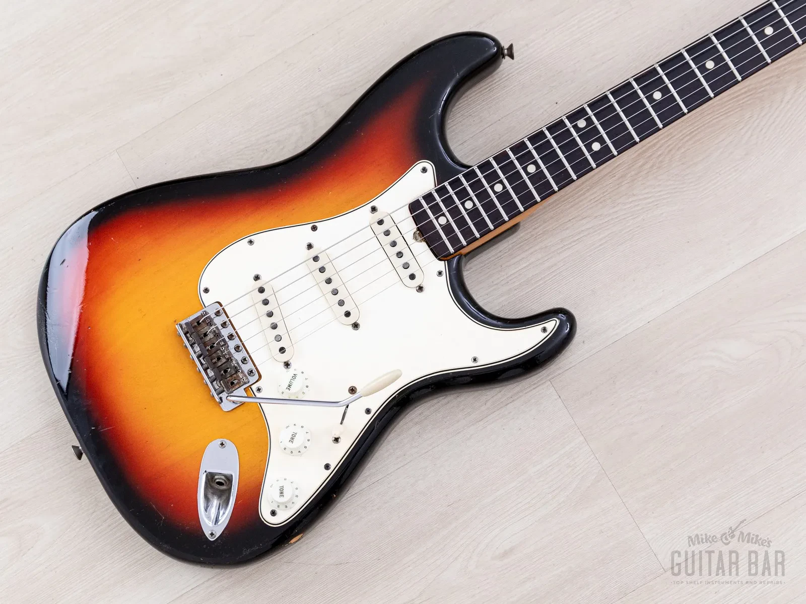 1965 Fender Stratocaster Vintage Guitar Sunburst w/ Case