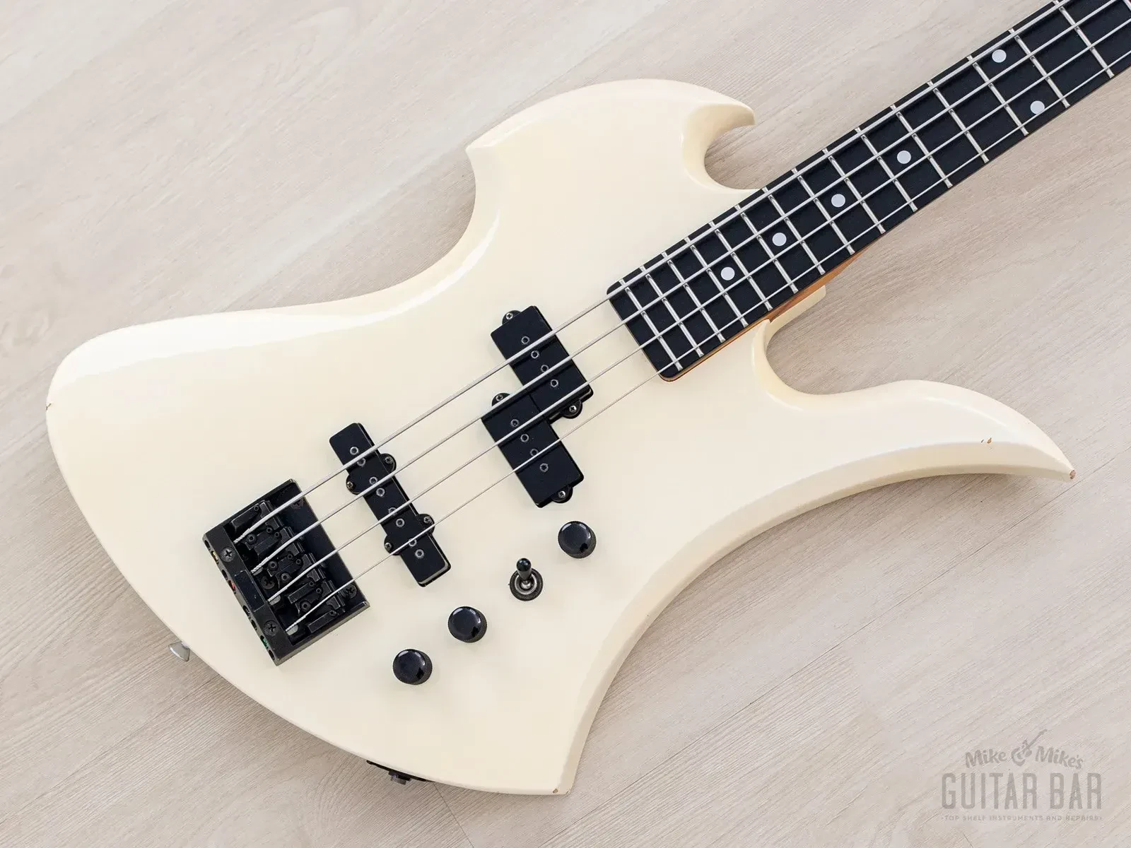 Б/У бас-гитара B.C.Rich Mockingbird Bass MB-857 PJ белый (1989, Япония)