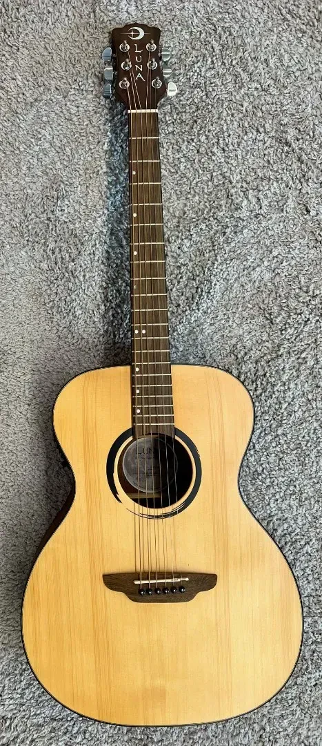 Luna WABI E FOLK Acoustic Electric Solid Top Folk Guitar - Sample