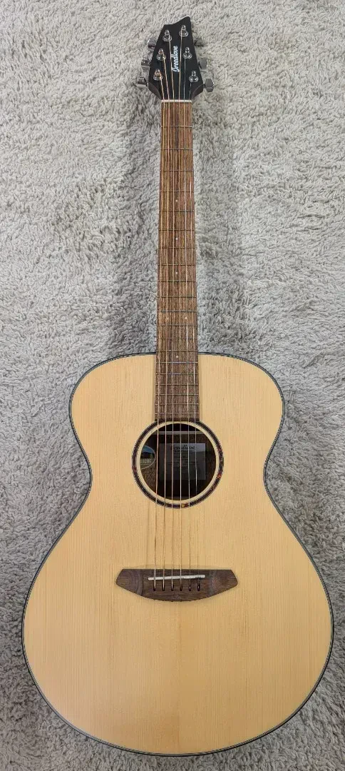 Breedlove ECO Discovery S Concert Spruce Top Acoustic Guitar Model DSCN01EUAM