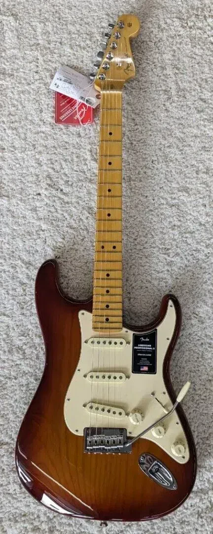 Б/У Электрогитара Fender American Professional II Stratocaster санберст (Sienna Sunburst) с кейсом