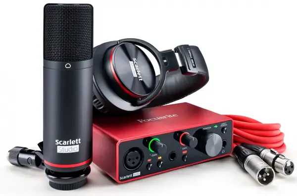 Студийный комплект: внешняя звуковая карта Focusrite Scarlett Solo Studio Pack 3rd Gen + наушники, микрофон, ПО, микрофонный кабель, USB кабель