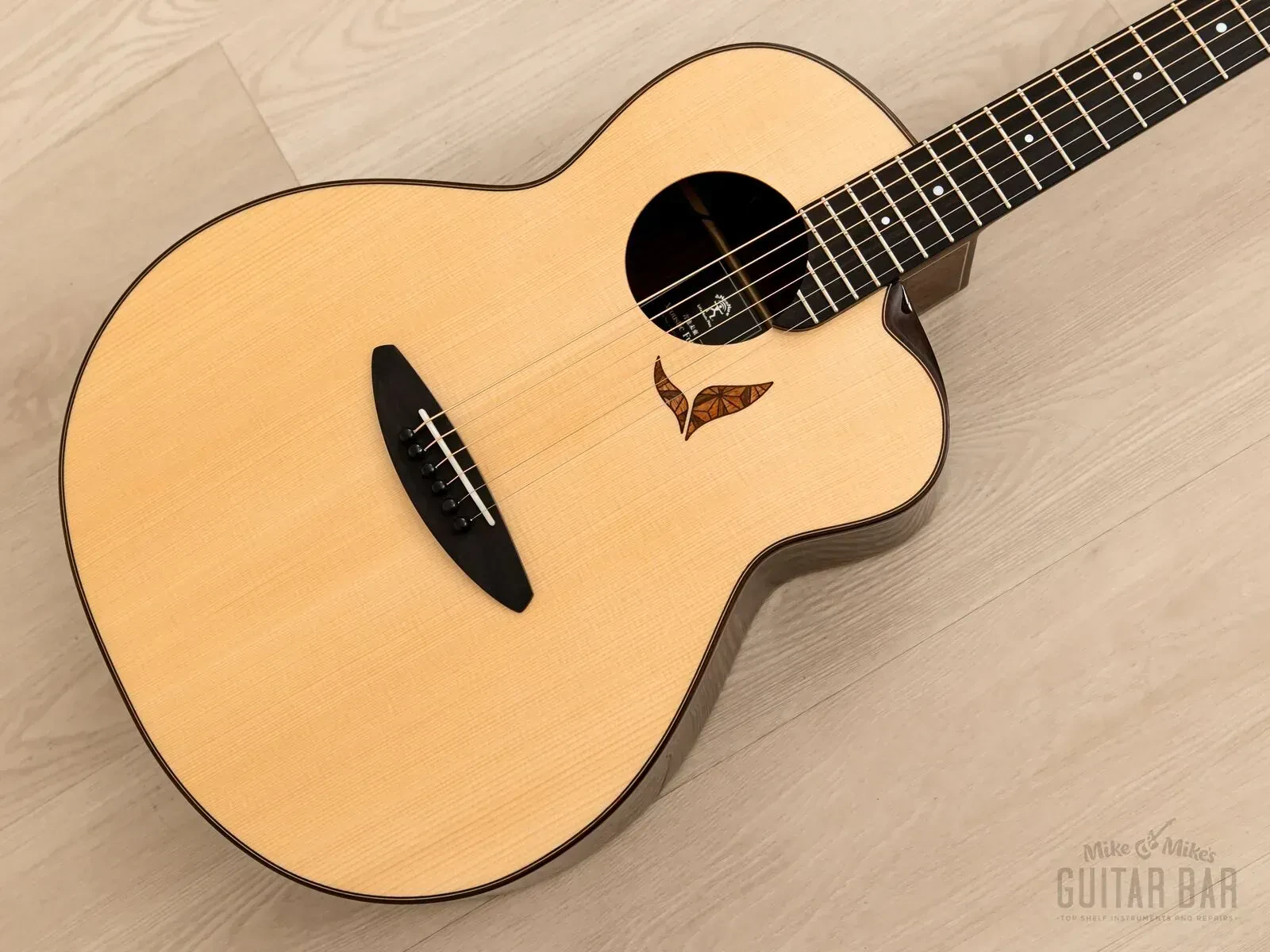 Б/У Электроакустическая гитара Anuenue Future Series LS700E с кейсом