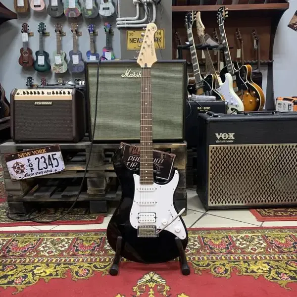 Электрогитара Yamaha Pacifica Pac012 HSS Black Indonesia 2010s