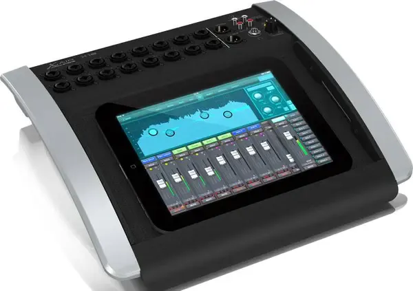 Микшерный пульт Behringer X18