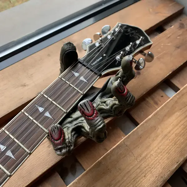 Держатель для гитары "Рука" GuitarGrip Zombie Hand Left (Винтаж)