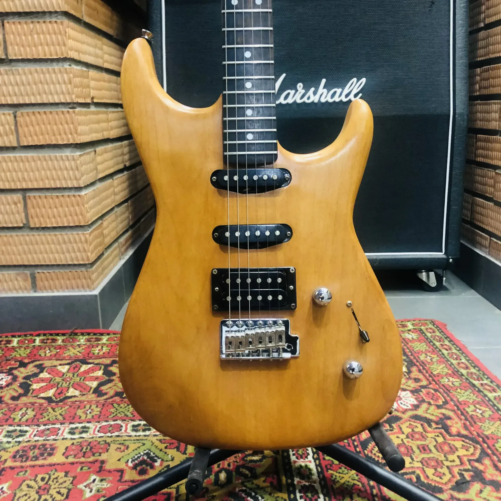 Электрогитара Bacchus Universary Series Refinish Natural Japan 1990