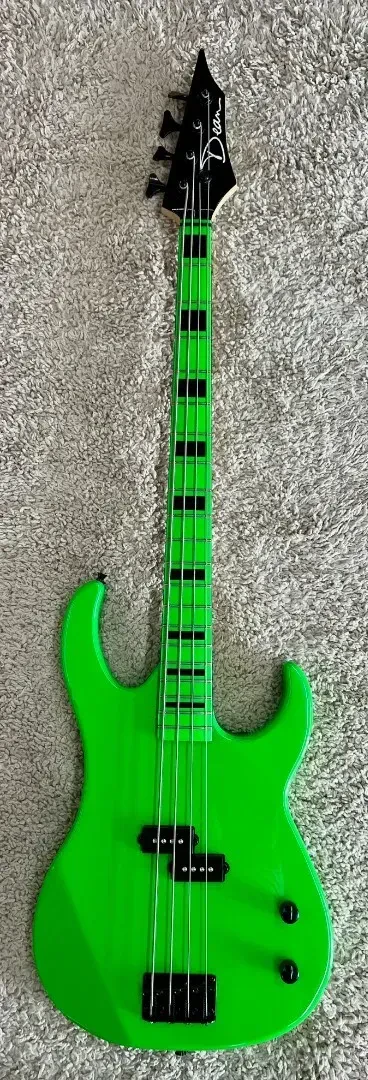 Бас-гитара Dean Guitars CZONE BASS NG Custom Zone Nuclear Green