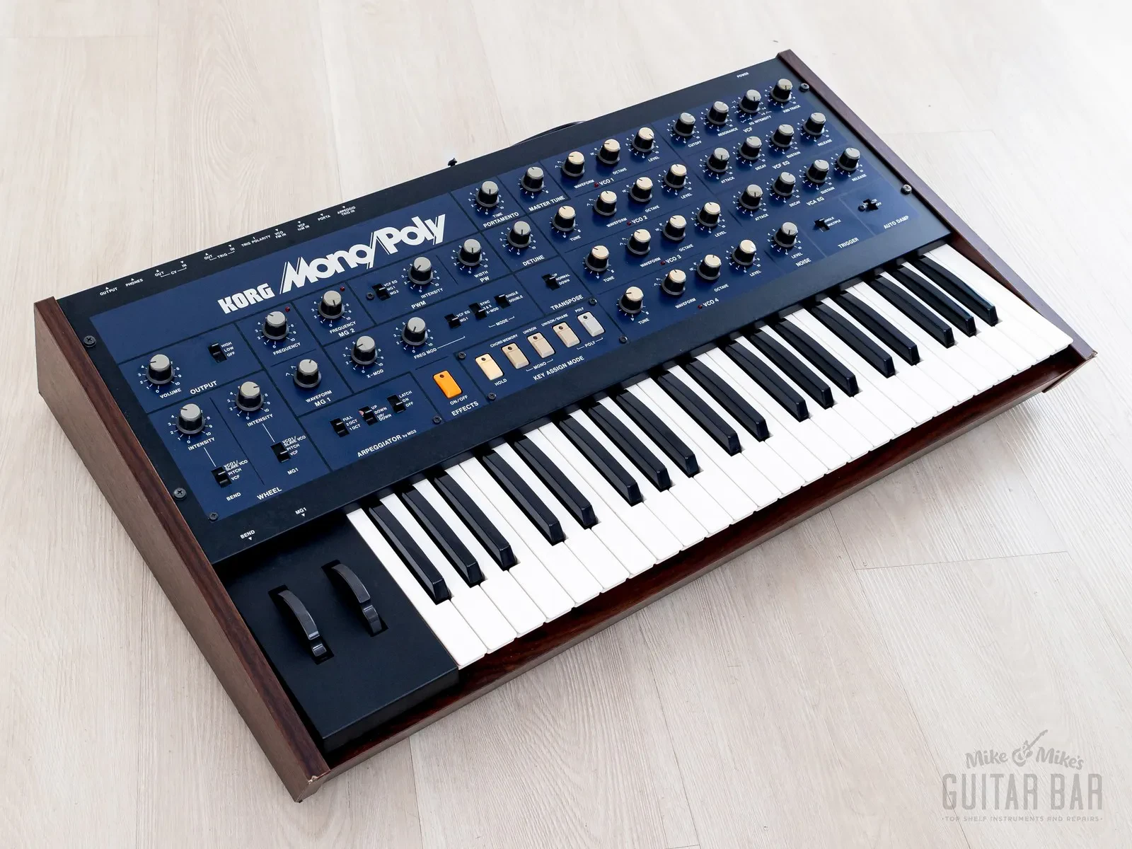 Б/У Аналоговый синтезатор Korg Mono/Poly MP-4