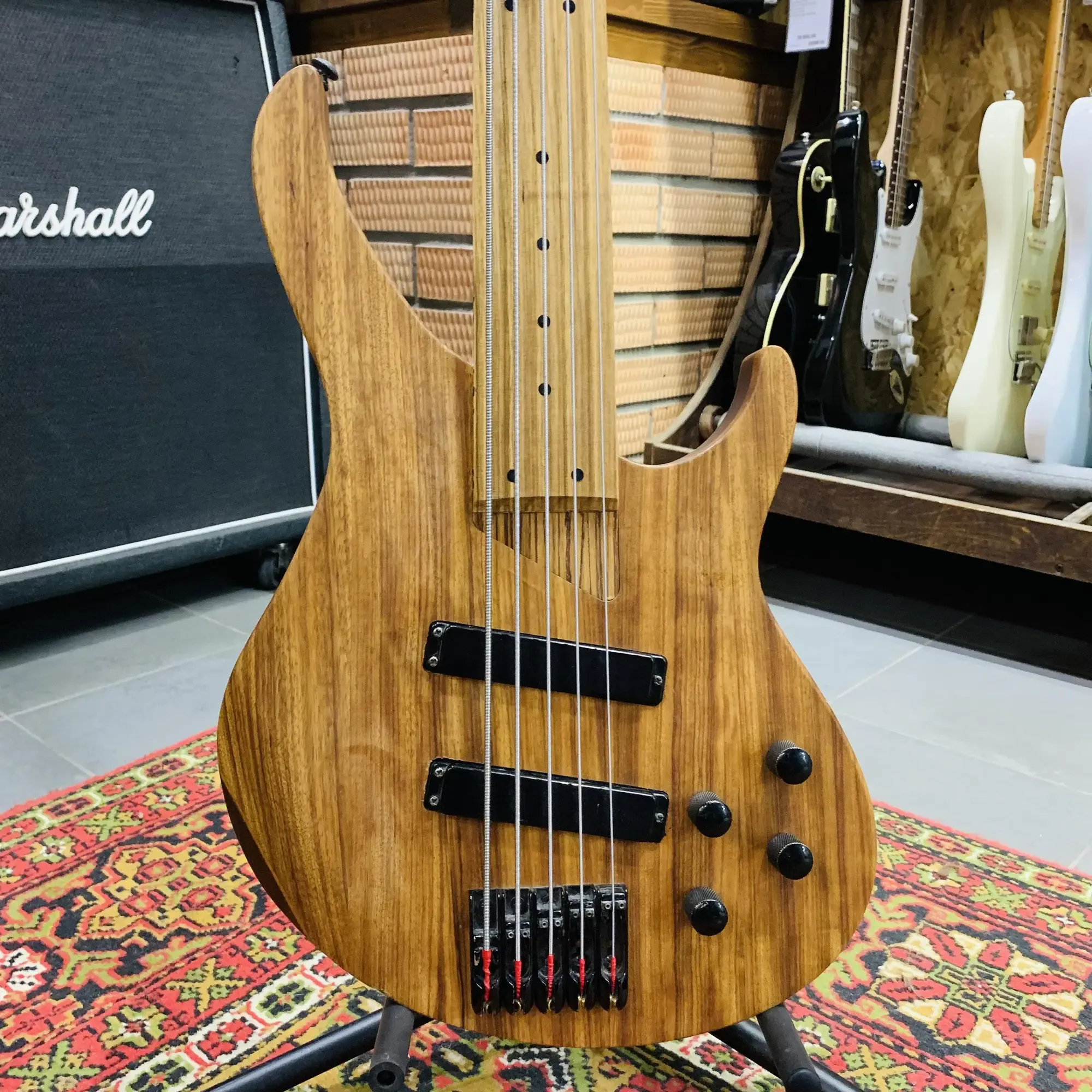 Бас-гитара Invasion BG1000 5-str Ffretless Natural Indonesia 2010's