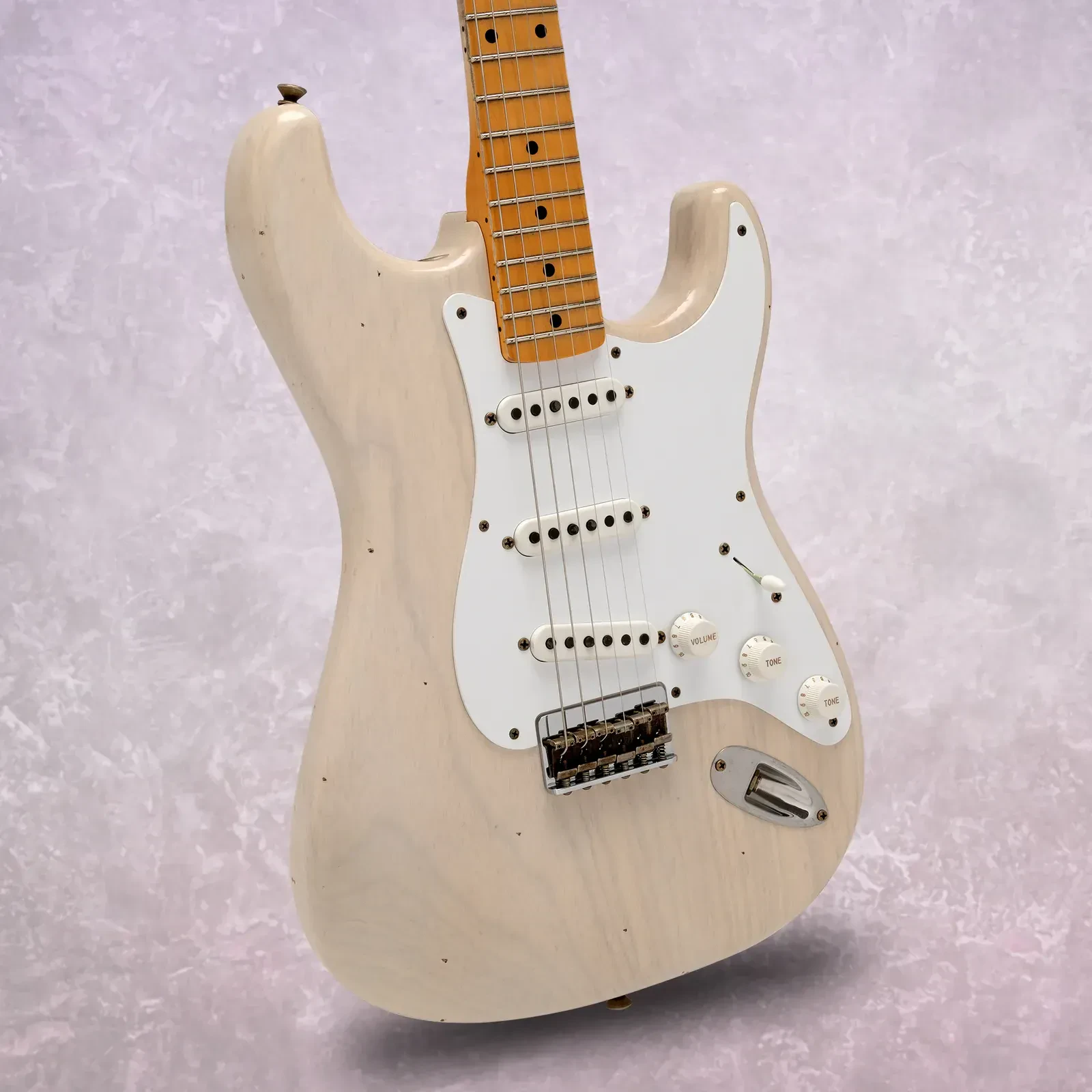 Б/У Электрогитара Fender Limited Edition 1954 Hardtail Strat Journeyman Relic White Blonde