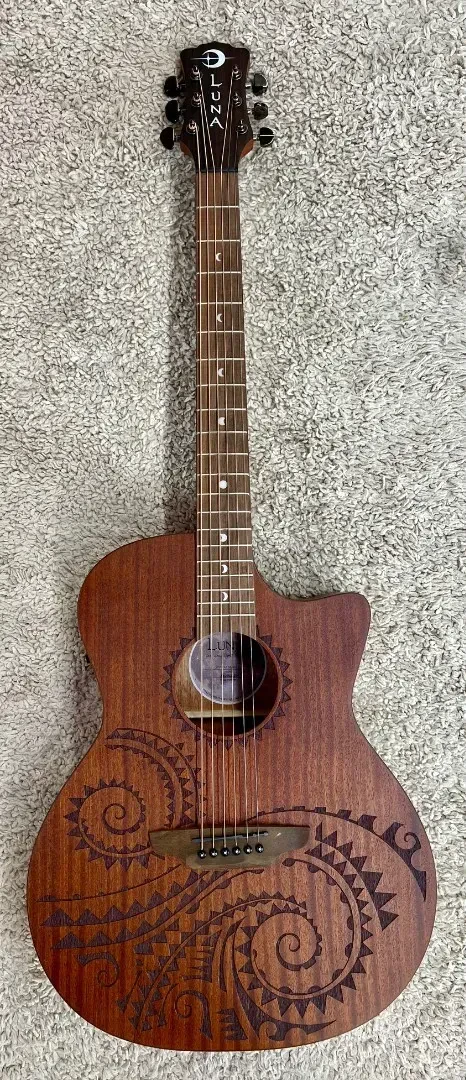 Электроакустическая гитара Luna Guitars GYPTATMAHGC Gypsy Tattoo Mahogany Grand Concert Natural