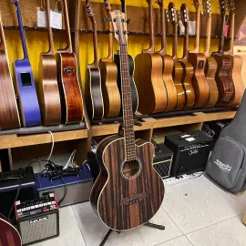 Электроакустическая бас-гитара Sevillia AE-BASS 4-струнная, корпус кайя, гриф меранти