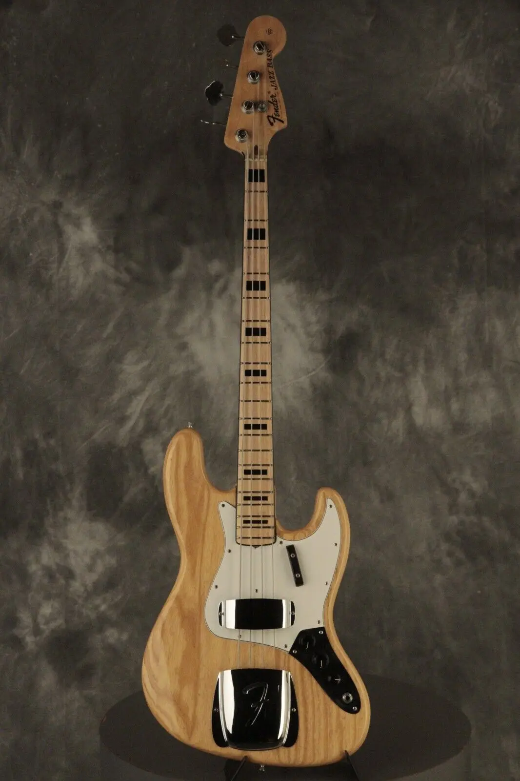 Бас-гитара Fender Jazz Bass Natural w/case USA 1973