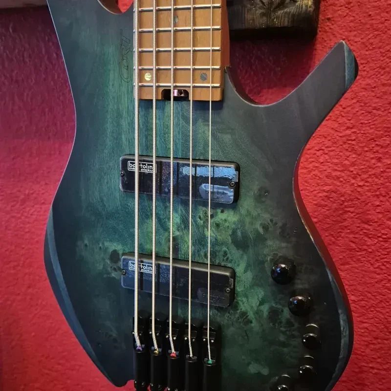 Б/У Бас-гитара CORT Space 5 5-струнная, Star Dust Green, с чехлом