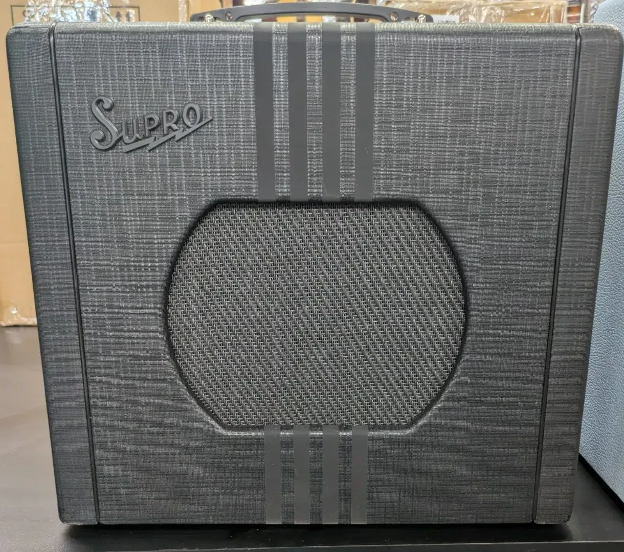 Supro Delta King 10 5 Watt 1 x 10" Tube Combo Amp - Black with Black stripes -BS