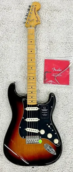 Электрогитара Fender Vintera II '70s Stratocaster 3-Color Sunburst с чехлом