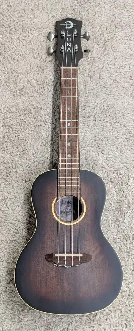 Luna UKE ART V C Vintage Distressed Style Concert Size Ukulele - B Stock