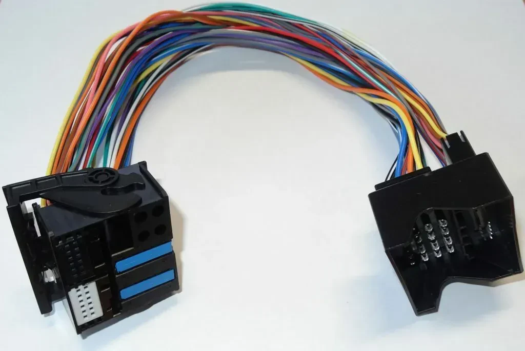 Коммутационный кабель Caraudio24 Quadlock MOST, 40-pin (гнездо–штекер), 30 см, для Audi/VW/BMW/Ford/Opel