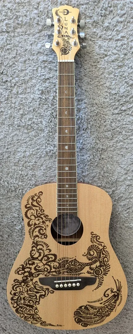 Электроакустическая гитара Luna Guitars SAFHEN Safari Travel Henna Paradise