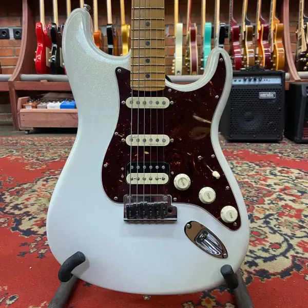 Электрогитара Fender American Ultra Stratocaster HSS Maple FB Arctic Pearl 2021 USA W/Case